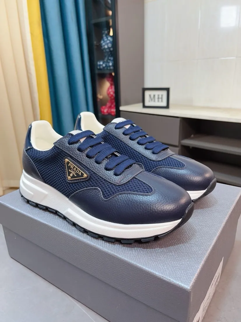 Men's shoes 💰580🌹🌹High-quality new Prada counters are launched simultaneously. The new men's shoes and 😘fabrics are selected from imported mesh and glue-spraying technology. Imported cowhide lining. 👍🏿High-end☄️Open-molded non-slip rubber outsole, exquisite lines, simple and elegant, comfortable and high-end for leisure travel. Code number: 38 to 44